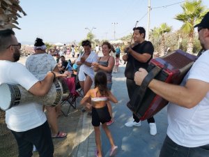 Müzisyenler bayramda da coşturdu