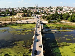 Edirne’de seviyesi düşen nehirlerde adacıklar oluştu