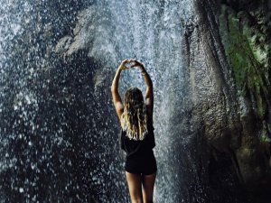 İvana Sert sevgilisi ve oğluyla Fethiye’de tatilde