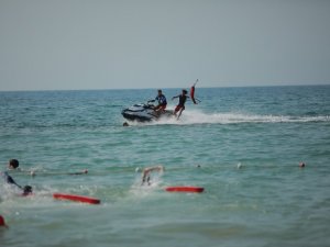 Kandıra’da denize girmek yine yasaklandı