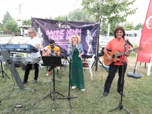 Gülümse Kafe’de yerel müzik ziyafeti