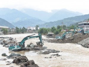 Tarım ve Orman Bakanı Bekir Pakdemirli Arhavi’de incelemelerde bulundu