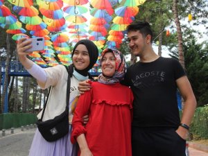 Gerze’nin rengarenk sokağı turistlerin özçekim mekanı