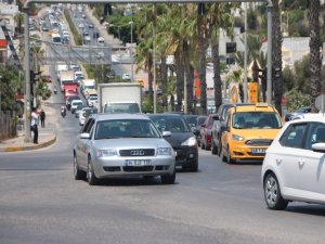Bodrum’da kilometrelerce uzunlukta araç kuyruğu oluştu