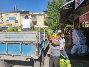 Tunceli’de ‘Hıdıroz’ ismi verilen organik karpuz tezgahlardaki yerini aldı
