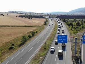 21 ilin kesiştiği Kemikli Rampaları’nda kilometrelerce dönüş kuyruğu devam ediyor