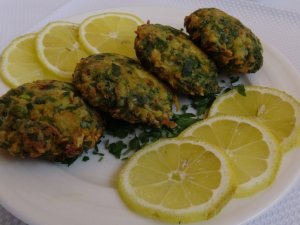 Hatay’ın yöresel mezesi öcce enginar katılarak yapıldı