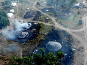 Mangal kömürü üretmek için gece gündüz mesai yapıyorlar