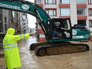 Bakan Pakdemirli, bir vatandaşın hayatını kurtaran DSİ Operatörü Şahinbaş’ı tebrik etti