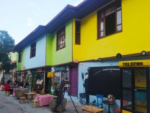 Bu sokak tarih kokuyor