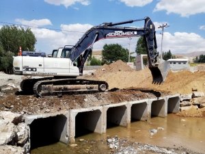 Van’da sel ve su taşkınlarına karşı menfez çalışması
