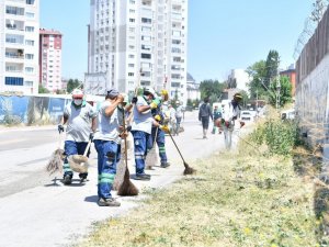 Mamak’ta temizlik ordusu çalışmalarına aralıksız devam ediyor