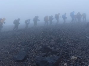 Kaybolan 2 dağcı için gittiler, 5 kişi ile döndüler