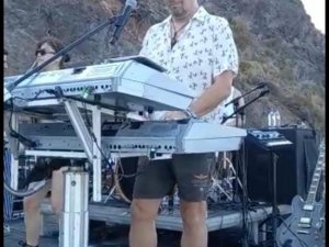 Tatilciler İskender Paydaş’la coştu