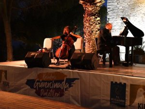 Genç sanatçılar Güvercinada’da konser verdi