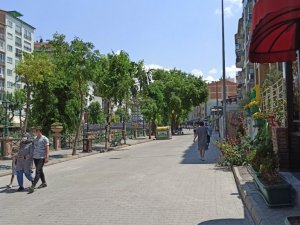 Bayram tatilinin bitmesiyle cadde ve sokaklar tenhalaştı