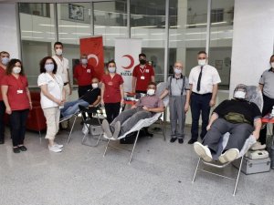 Manisa CBÜ personeli kan ve kök hücre bağışında bulundu