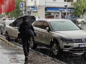 Ardahan’da kısa süreli dolu yağışı etkili oldu