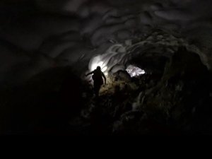 Yazın ortasında buz tüneli