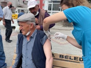 Halk pazarında aşı kampanyası