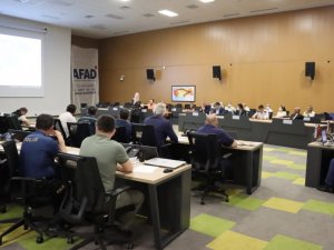 AFAD acil yönetim merkezinde endişeli bekleyiş