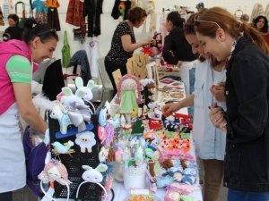 Kadınlara ve müzisyenlere maddi destek sağlayan El Emeği Şenliği Ahmed Arif Parkı’nda devam edecek