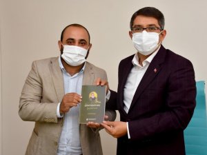 Başkan Çelik ‘Şekerci Hüseyin Dede’ kitabını tanıttı
