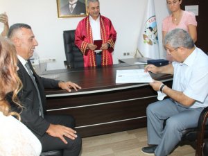 Başkan nikah kıydı, Milletvekili şahitlik yaptı