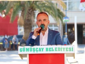 AK Parti’li Turan: “Göçmene, garibana 10 kat su satacak kadar aciz millet olmadık”