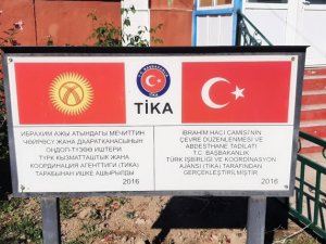 Kırgızistan’ın tarihi çivisiz camisi turistlerin ilgi odağı