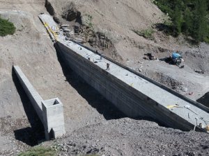 Erzurum Oltu Esenyamaç Göleti’nde çalışmalar aralıksız devam ediyor