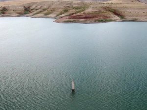 Sular çekildi köy ortaya çıktı