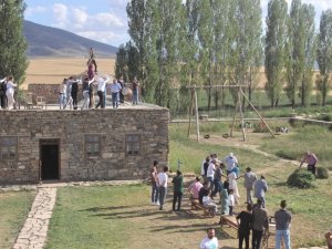 Kenan Yavuz Etnografya Müzesi’nde Tırpan Şenliği renkli görüntülere sahne oldu