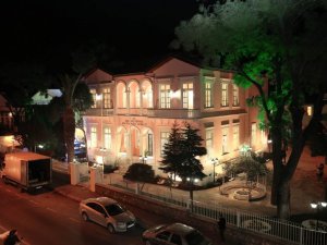 Buca’nın tarihi köşkü kapılarını minik sanatçılar için açtı