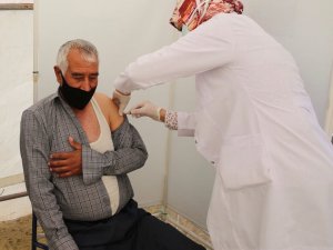 Mevsimlik tarım işçilerine, korona virüs aşısı yapılıyor