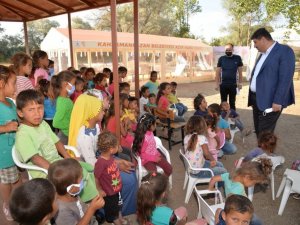 Mevsimlik tarım işçisi ailelerin çocukları için “açık hava sınıfı” kuruldu