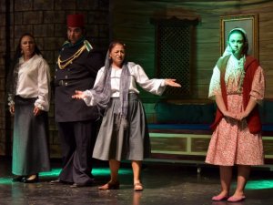 Aliağa Şehir Tiyatrosundan kahkaha tufanı