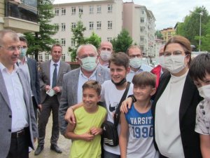 Aile ve Sosyal Hizmetler Bakanı Derya Yanık Arhavi’deki sel bölgesinde incelemelerde bulundu