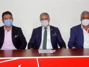 CHP’li Beşiktaş Belediye Başkanı Akpolat’tan gazetecilere zarf içerisinde 500 TL