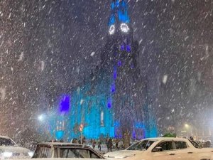 Brezilya’da sıcaklık eksi 10 dereceye düştü, sokaklar beyaza büründü