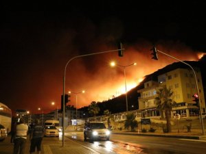 Aydıncık alev alev yanıyor