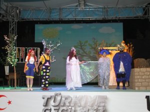 Temmuz’da “Köşe Bucak” sanata doydu