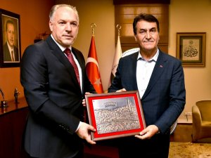 Dündar’a kardeş ziyareti