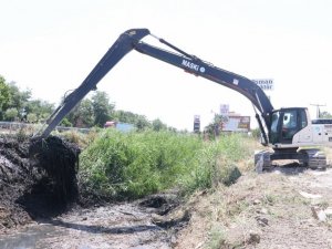 Manisa-Saruhanlı yolunda 30 kilometrelik dere temizliği başladı