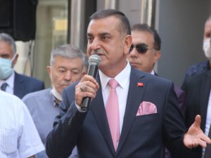 Başkan kurban kestirerek göreve başladı