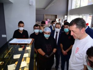 Bakan Selçuk’tan Kahramankazan Engelsiz Kafe’ye ziyaret