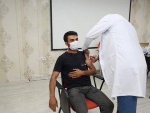 Mardin Büyükşehir Belediyesi personelinden aşılanmaya yoğun ilgi