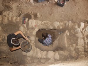 2 bin 400 yıllık mezar gün yüzüne çıktı