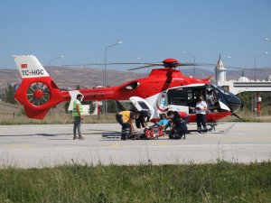 Kalp krizi geçirdi, ambulans helikopterle hastaneye yetiştirildi