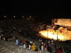 İnegöllü minikler oyuncak hikayesi ile eğlendi